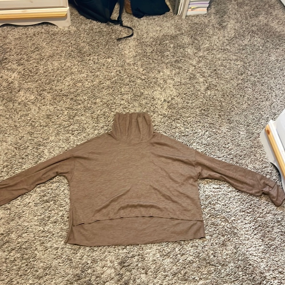 American Eagle Cropped long sleeve turtle neck Size small